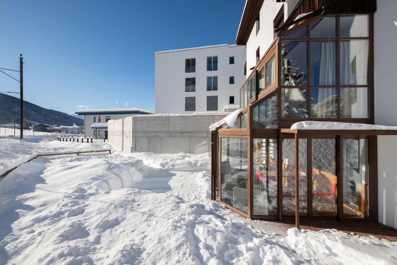 Agrimonia - 5,5-Zi Duplex Wohnung Bis 9 Personen Mit Eigenem Garten Davos Exterior photo