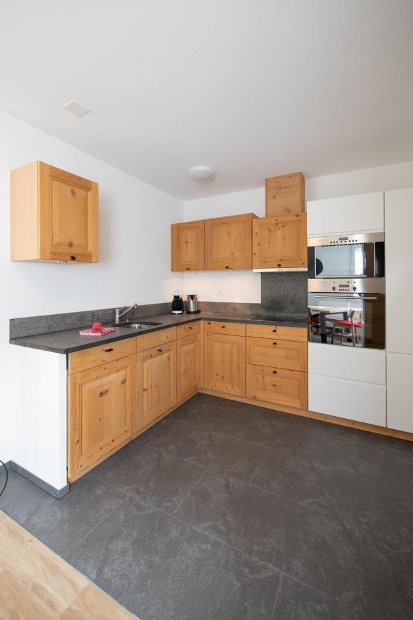 Agrimonia - 5,5-Zi Duplex Wohnung Bis 9 Personen Mit Eigenem Garten Davos Exterior photo