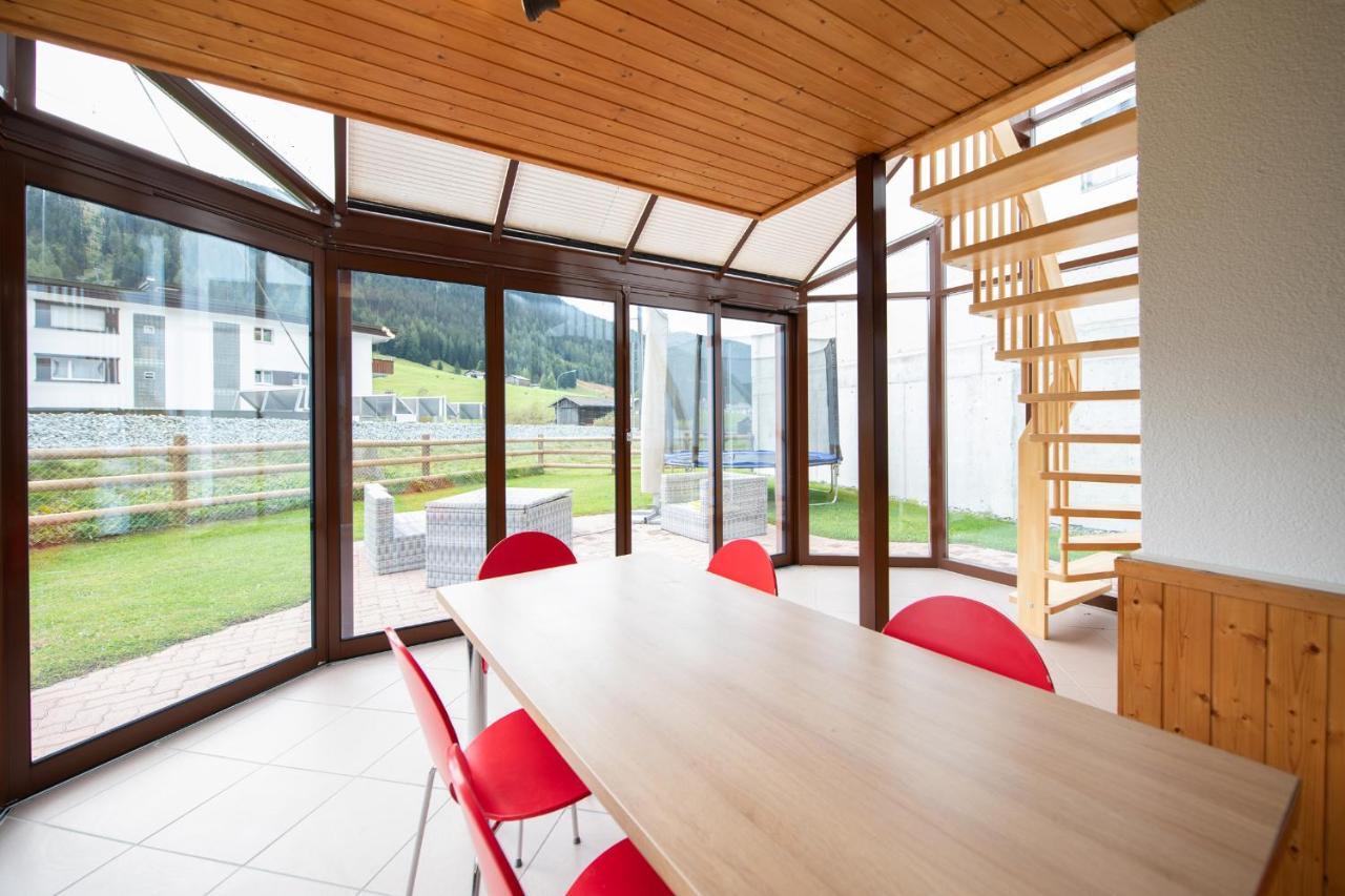 Agrimonia - 5,5-Zi Duplex Wohnung Bis 9 Personen Mit Eigenem Garten Davos Exterior photo