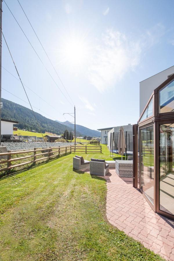 Agrimonia - 5,5-Zi Duplex Wohnung Bis 9 Personen Mit Eigenem Garten Davos Exterior photo