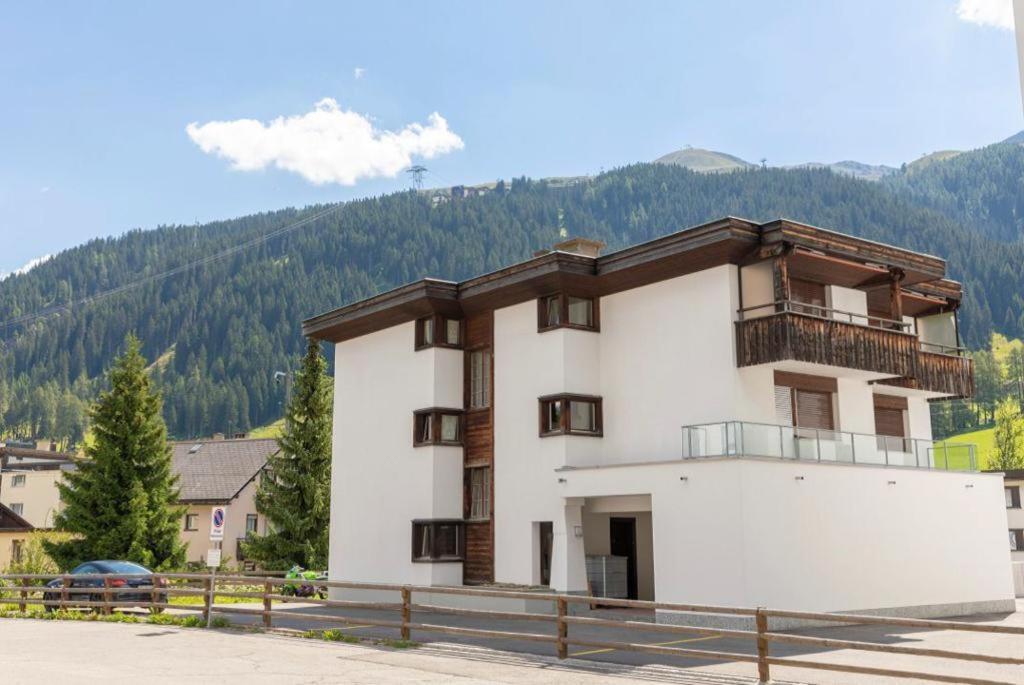 Agrimonia - 5,5-Zi Duplex Wohnung Bis 9 Personen Mit Eigenem Garten Davos Exterior photo